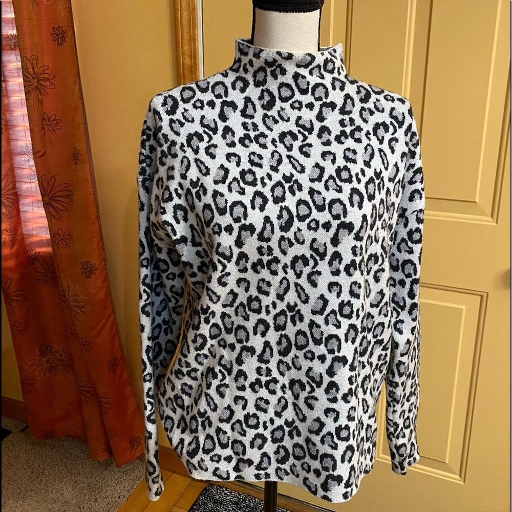 Cynthia Rowley leopard print mock turtleneck - size large.